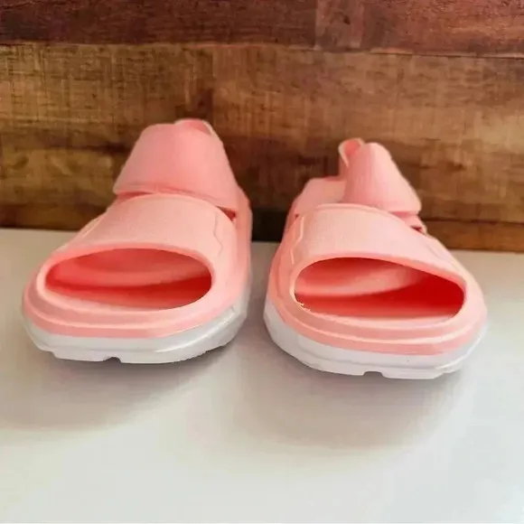 NWT Nike Playscape GS Arctic Punch Pink And White Strap Sandals