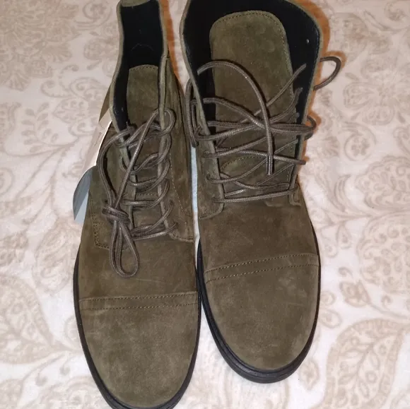 Olive Green Suede Chukka Boots with Lace-Up Design