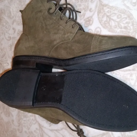 Olive Green Suede Chukka Boots with Lace-Up Design
