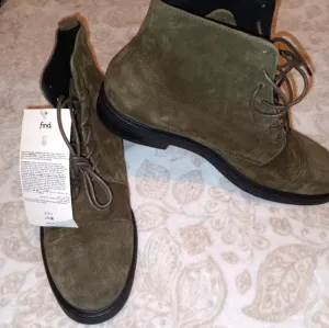 Olive Green Suede Chukka Boots with Lace-Up Design