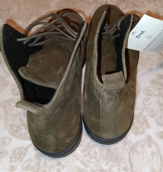 Olive Green Suede Chukka Boots with Lace-Up Design