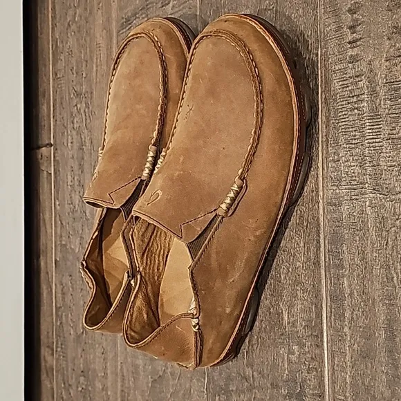 Olukai Men's Suede Slip-On Loafers, Rounded Toe &amp; Decorative Stitching sz 9.5