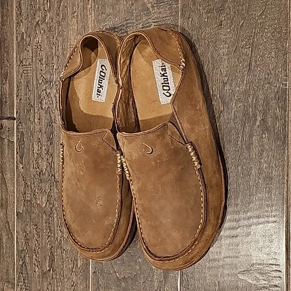 Olukai Men's Suede Slip-On Loafers, Rounded Toe &amp; Decorative Stitching sz 9.5