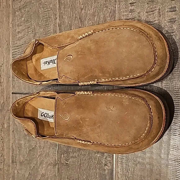 Olukai Men's Suede Slip-On Loafers, Rounded Toe &amp; Decorative Stitching sz 9.5