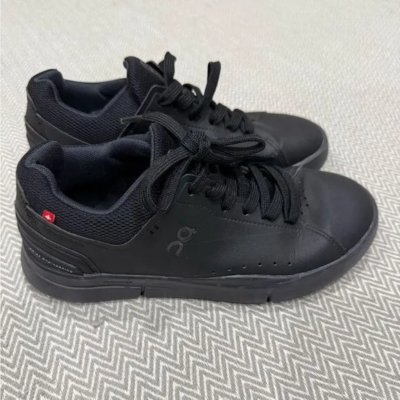 On Woman’s The Roger Advantage 2 Running  Black Sneakers Size 6