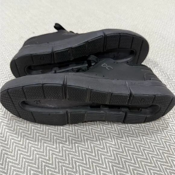 On Woman’s The Roger Advantage 2 Running  Black Sneakers Size 6