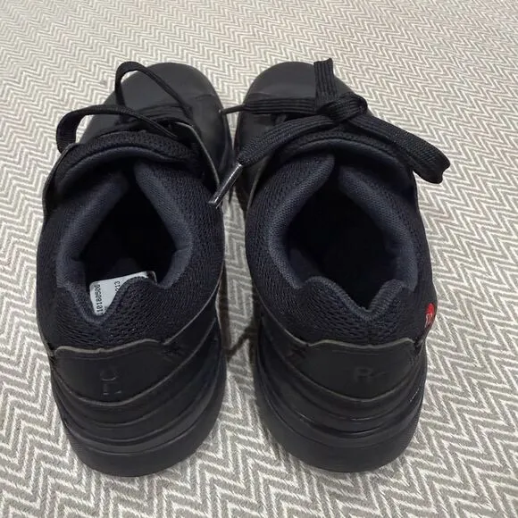 On Woman’s The Roger Advantage 2 Running  Black Sneakers Size 6