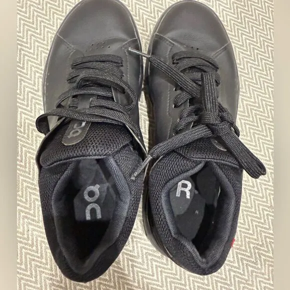 On Woman’s The Roger Advantage 2 Running  Black Sneakers Size 6