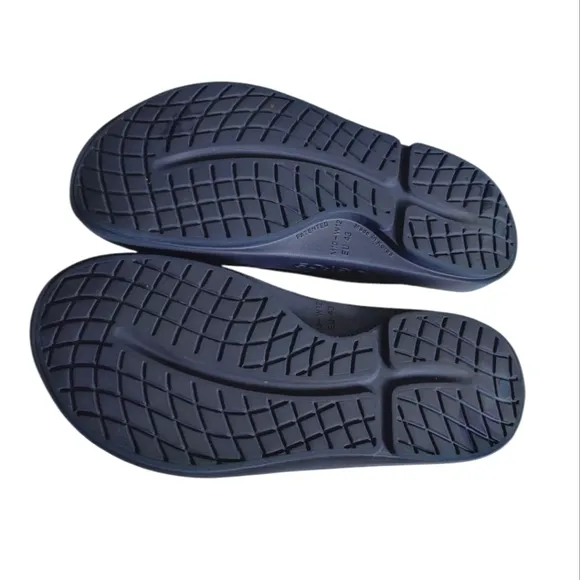 OOFOS Men's OOriginal Sandal - Navy Flip Flops Size M 10 (EU 43)