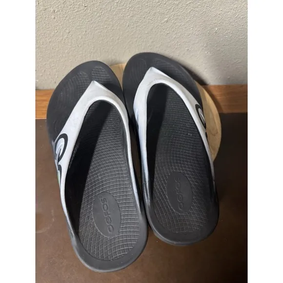 OOFOS OOriginal Recovery Sport Sandals Mens 15 Silver Black Flip Flop Thong
