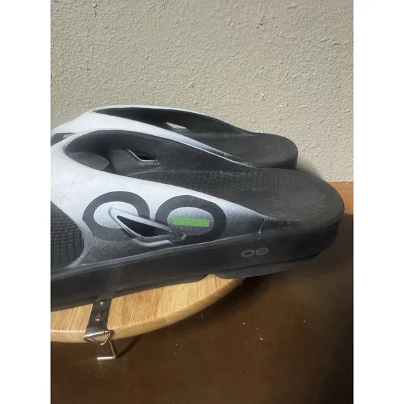 OOFOS OOriginal Recovery Sport Sandals Mens 15 Silver Black Flip Flop Thong
