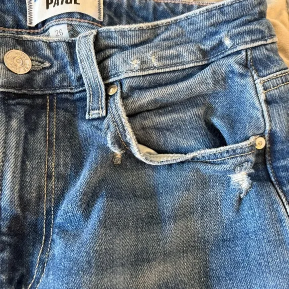 Paige jeans Sarah Straihht Leg Crop. Size 26. EUC. Perfectly lightly distressed