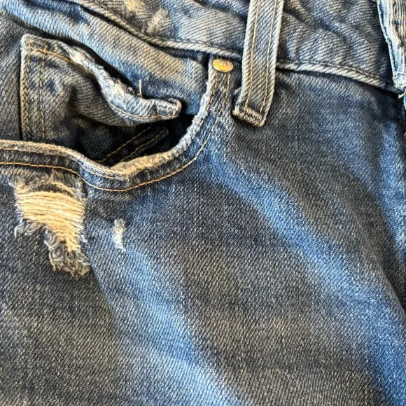 Paige jeans Sarah Straihht Leg Crop. Size 26. EUC. Perfectly lightly distressed
