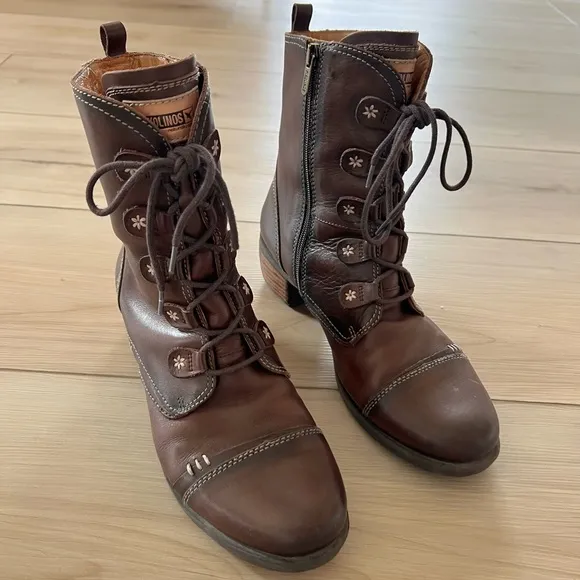 Pikolinos Women's Le Mans Lace up Boots