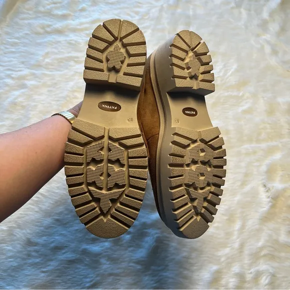 Portland Leather Patina Zoe tan loafers