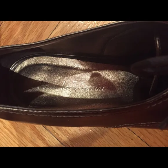 POUR LA VICTOIRE CHARCOAL METALLIC LOAFERS SZ 8.5