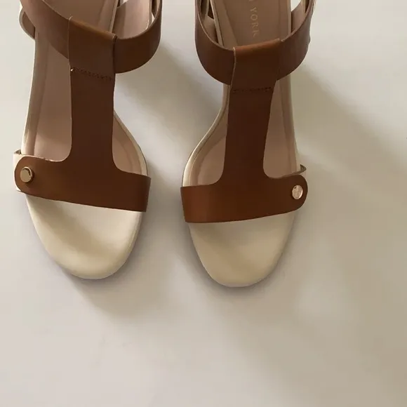 Preston &amp; York Size 9 Women’s Faye Studded Leather T Strap Dress Sandals