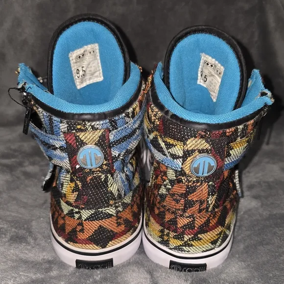Radii FM1037 Straight Jacket VLC AZTEC Print