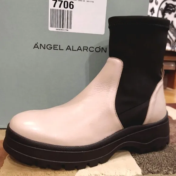 RARE*ANTHRO ÁNGEL ALARCÓN Alder Neo Strobe Full Grain Leather Chelsea Boots $298