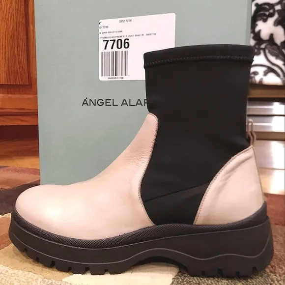 RARE*ANTHRO ÁNGEL ALARCÓN Alder Neo Strobe Full Grain Leather Chelsea Boots $298