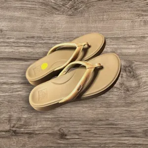 REEF Cushion Cloud Women's Flip Flop, Super Soft Molded Footbed, Arch Support