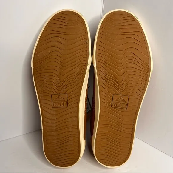 Reef Tan Sneakers with Nubuck Upper and Chukka Style