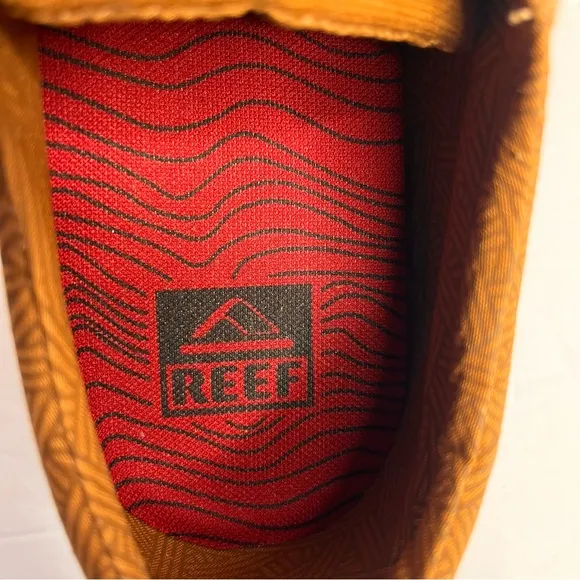 Reef Tan Sneakers with Nubuck Upper and Chukka Style