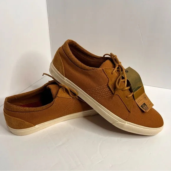 Reef Tan Sneakers with Nubuck Upper and Chukka Style
