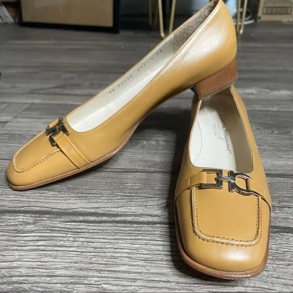 REVOLVE SALVATORE FERRAGAMO Horse Bit Flat Loafer size 9, 4A
