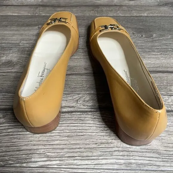REVOLVE SALVATORE FERRAGAMO Horse Bit Flat Loafer size 9, 4A