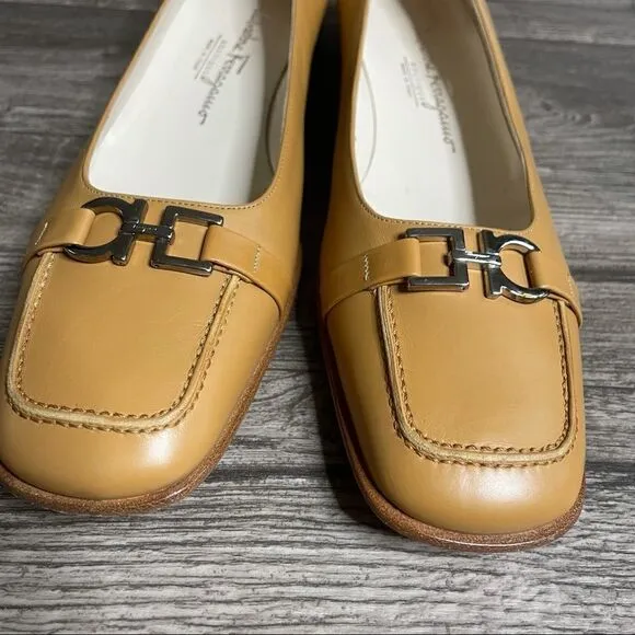 REVOLVE SALVATORE FERRAGAMO Horse Bit Flat Loafer size 9, 4A