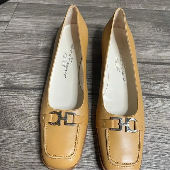 REVOLVE SALVATORE FERRAGAMO Horse Bit Flat Loafer size 9, 4A