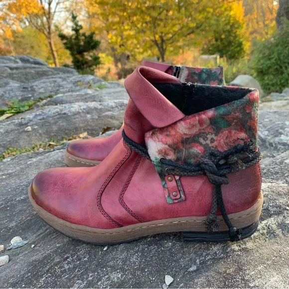 Rieker Z6771-35 Fee 93 Burgundy Red Floral Vegan Foldover Ankle Bootie Boot