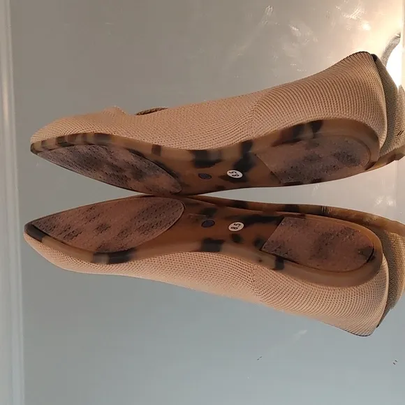 Rothy's The Point Flats In Ecru Color In turtoise shell sole Size 8.5