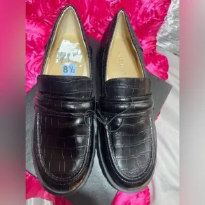 (S4) Nine West Womens Garren 3 Faux Leather Patent Loafers. Sizes 7, 8.5, 10