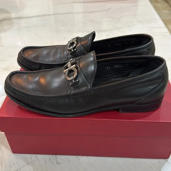 Salvatore Ferragamo Black Leather Loafers - EE Wide (J4)