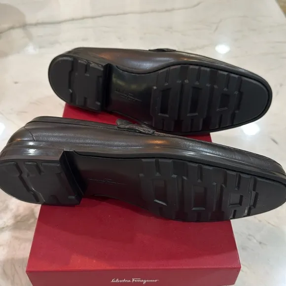 Salvatore Ferragamo Black Leather Loafers - EE Wide (J4)