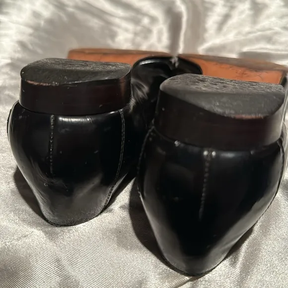 Salvatore Ferragamo Black Leather Womens Loafers with Gold Accent, Size 8 1/2