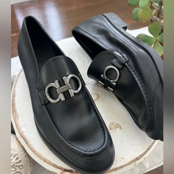 Salvatore Ferragamo TELVE  7.5 2E black leather logo gancini