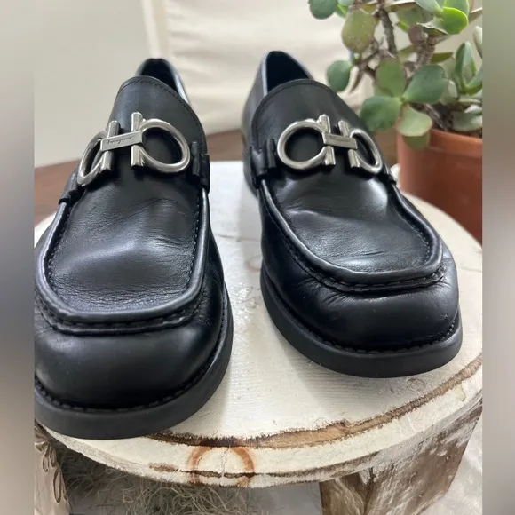 Salvatore Ferragamo TELVE  7.5 2E black leather logo gancini