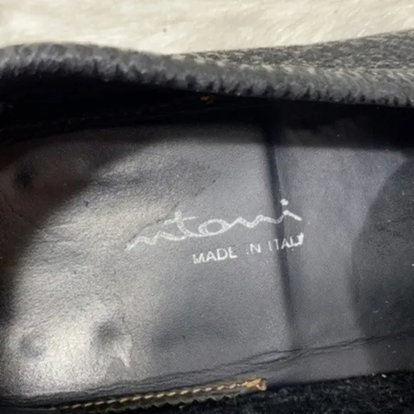 Santoni genuine leather men loafers Size 8.5D color Black