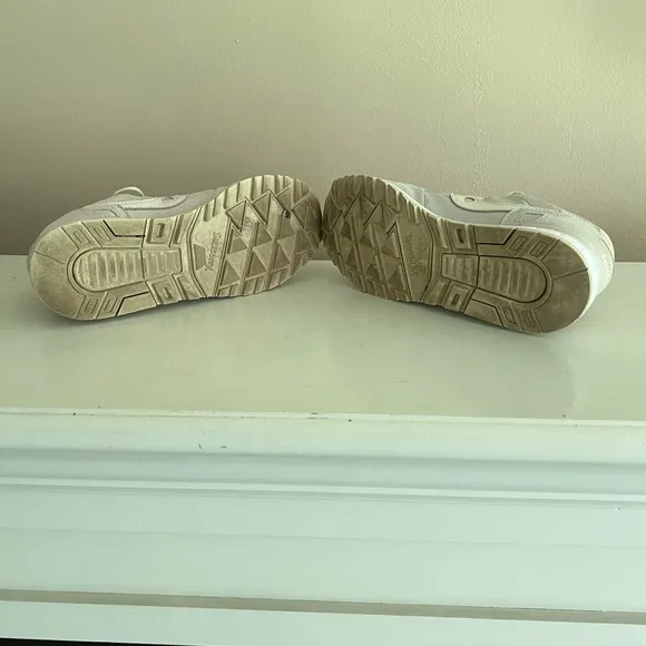 Saucony Cream Sneakers