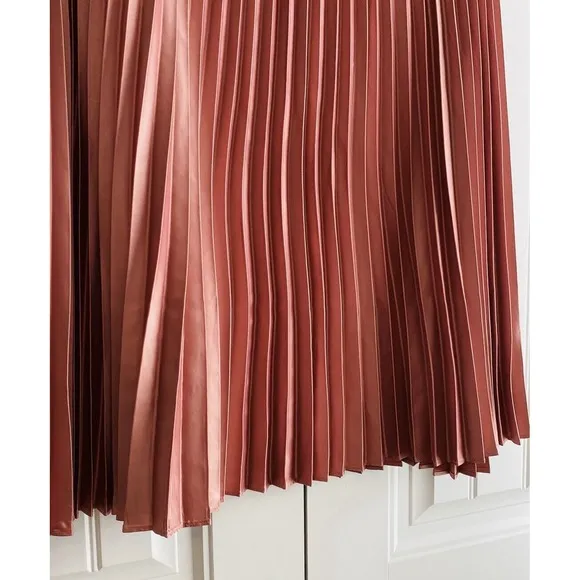 Scotch &amp; Soda NWT Women's Satin Pleated Skirt Midi Length Size L Elastic Waist