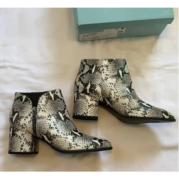 Seychelles Chaparral Black White Python Leather Exotic Snake Bootie Boots Sz 7.5