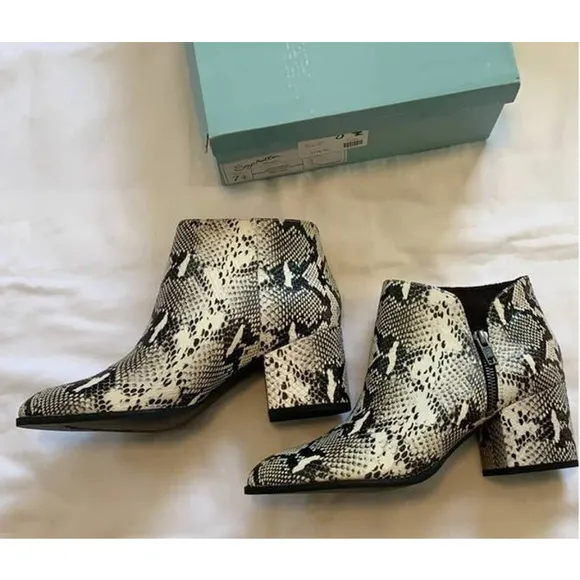 Seychelles Chaparral Black White Python Leather Exotic Snake Bootie Boots Sz 7.5
