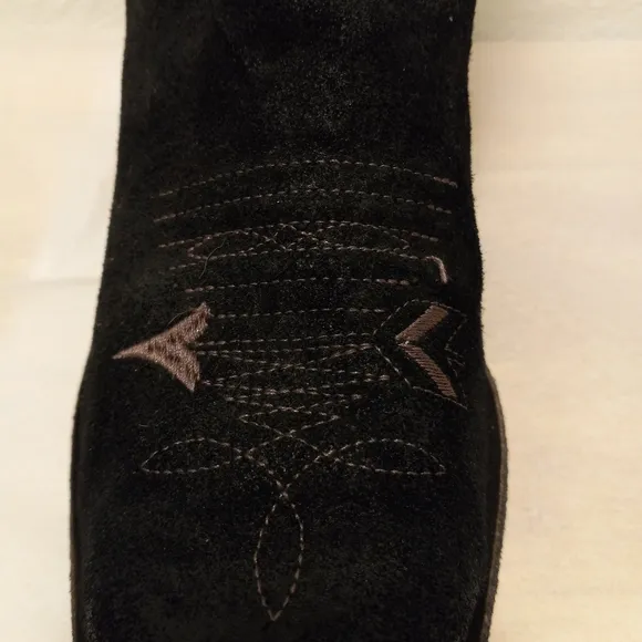 Shyanne 8 Embroidered Floral Black Western Cowgirl Rodeo Boots in Black
