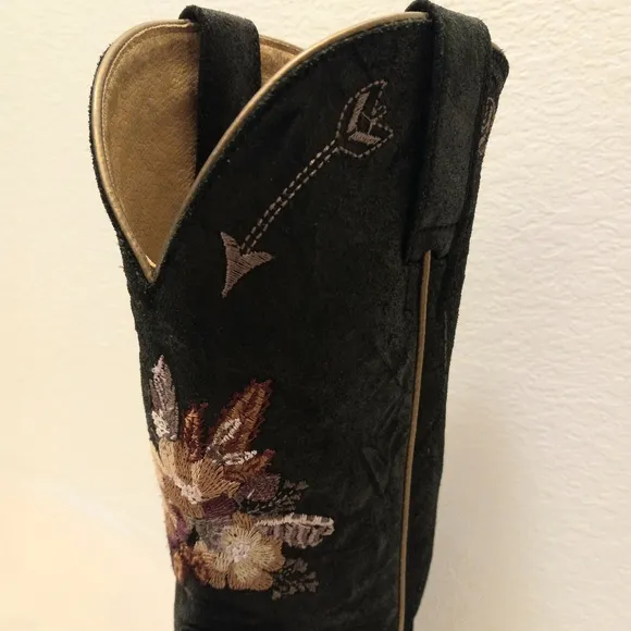 Shyanne 8 Embroidered Floral Black Western Cowgirl Rodeo Boots in Black