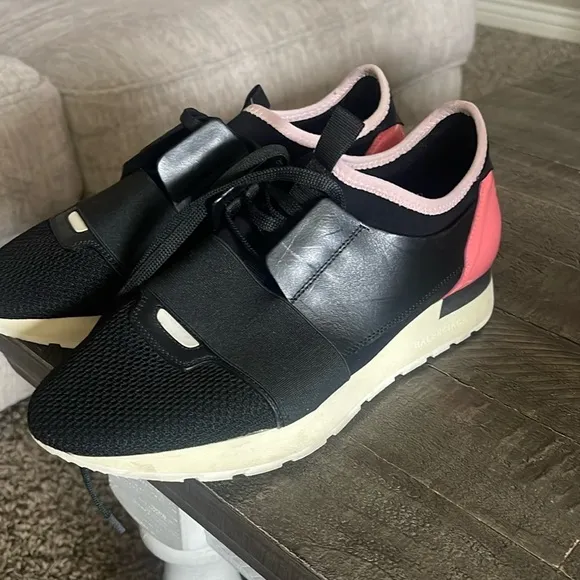 Size 39 woman’s Balenciaga sneakers/Authentic
