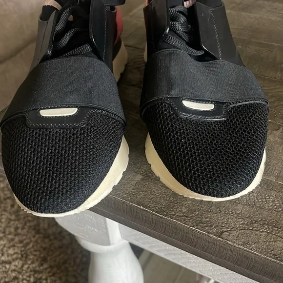 Size 39 woman’s Balenciaga sneakers/Authentic