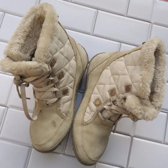 SIZE 6. COLUMBIA omni-grip crystal shorty winter snow boots.
